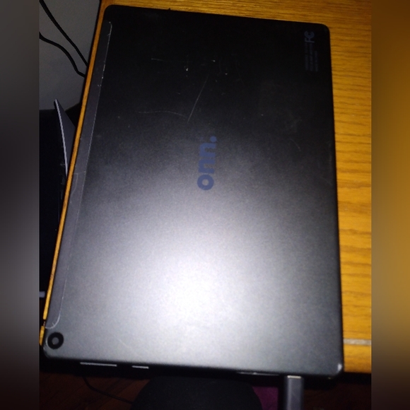 ONN. 10.1" Tablet Pro, 32 GB Storage, Android 11 - Picture 2 of 5